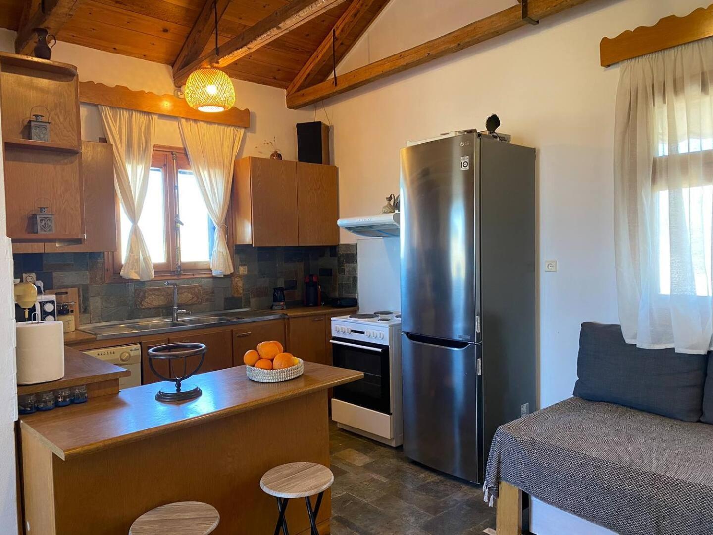 Nikita'S Apartment, With Seaview Каламаки Екстериор снимка